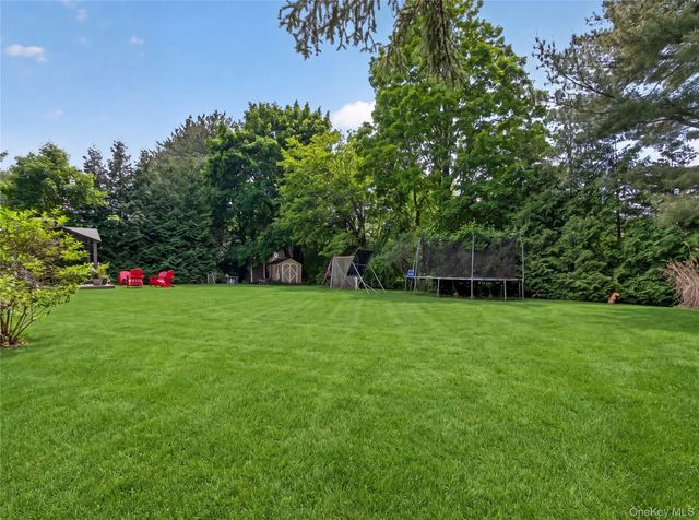 28 Parkway Drive N, Blauvelt, NY 10913