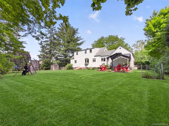 28 Parkway Drive N, Blauvelt, NY 10913
