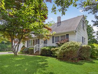 28 Parkway Drive N, Blauvelt, NY 10913