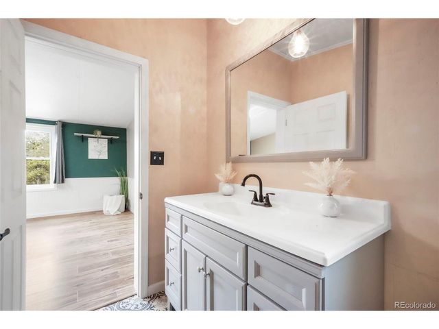 696 Calle De La Nieva, Florissant, CO 80816