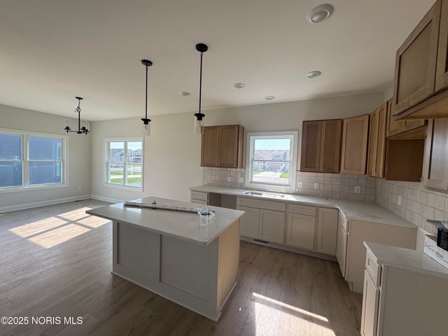 1304 Limerick Lane, Waterville, OH 43566