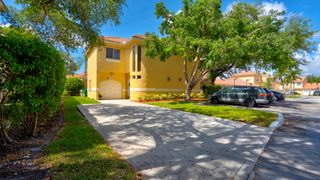 11373 Lakeview Drive, Coral Springs, FL 33071