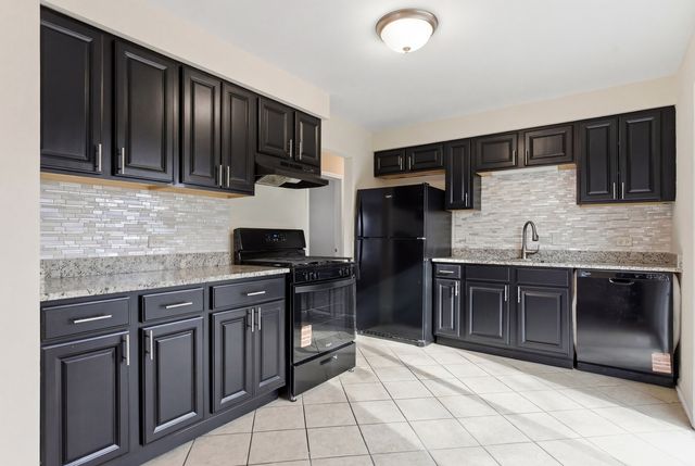 16419 Woodlawn West Avenue, South Holland, IL 60473