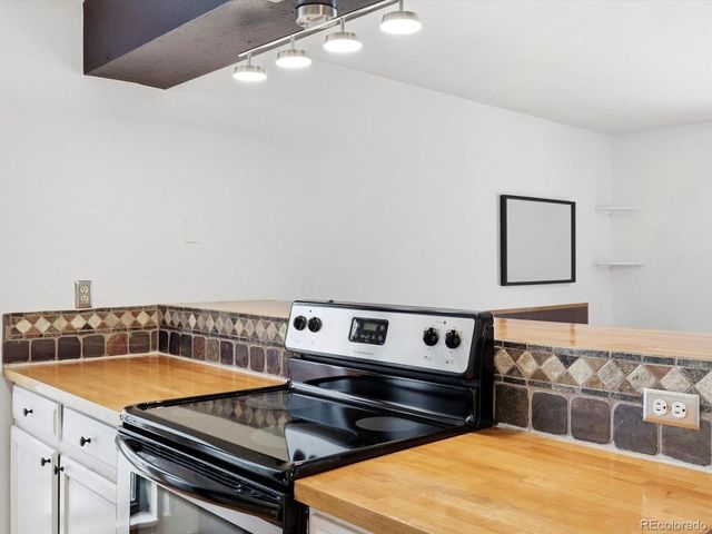 695 Manhattan Dr 109, Boulder, CO 80303