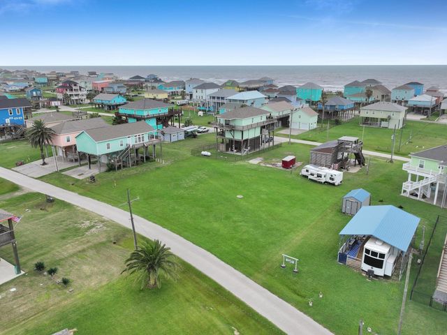 1966 Avenue G, Crystal Beach, TX 77650