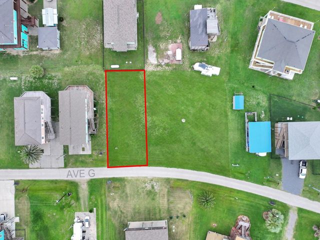 1966 Avenue G, Crystal Beach, TX 77650
