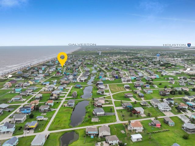1966 Avenue G, Crystal Beach, TX 77650
