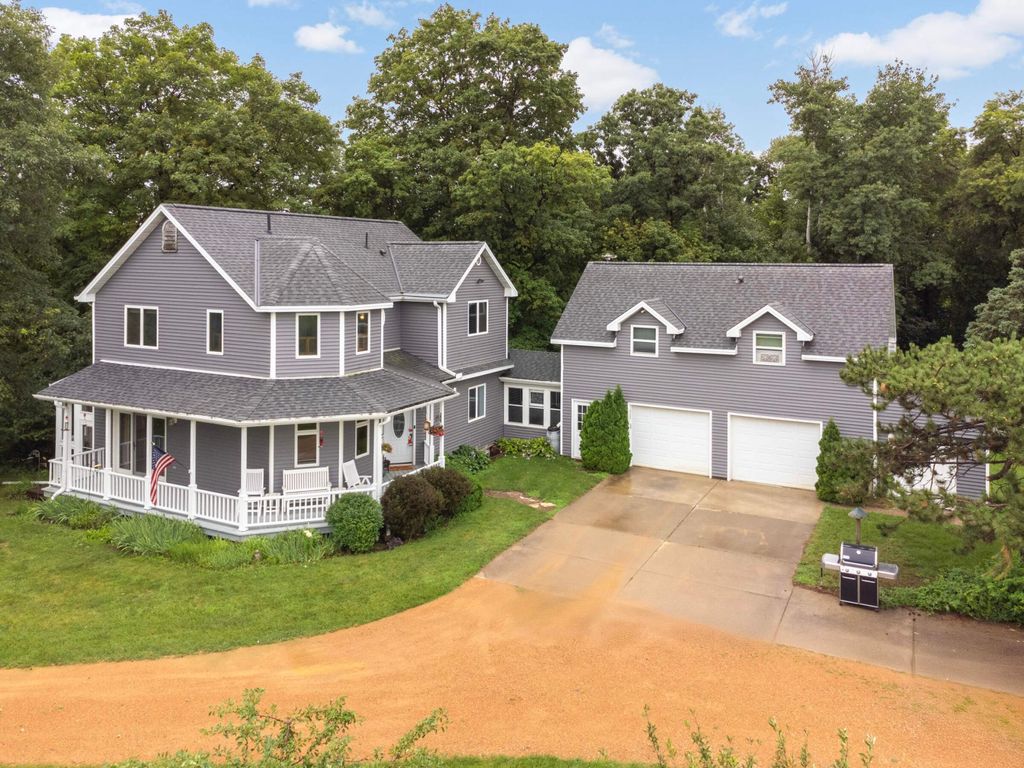 7250 Maplewood Road, Dahlgren Twp, MN 55322
