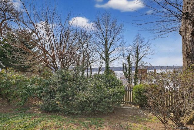 1 Chestnut Court, Dobbs Ferry, NY 10522