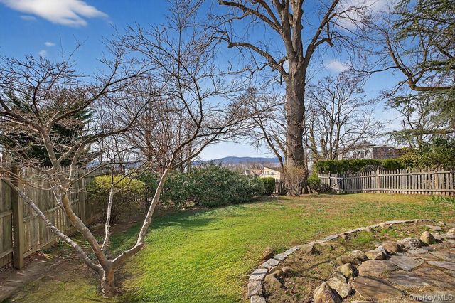 1 Chestnut Court, Dobbs Ferry, NY 10522