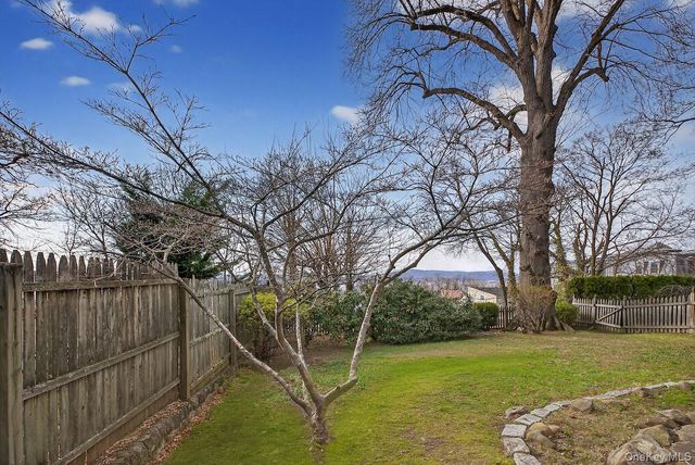 1 Chestnut Court, Dobbs Ferry, NY 10522