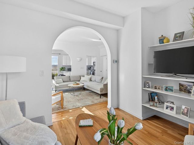 1 Chestnut Court, Dobbs Ferry, NY 10522