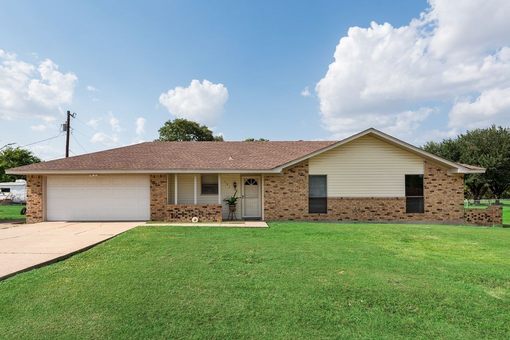 121 Tracy Drive, Waxahachie, TX 75165
