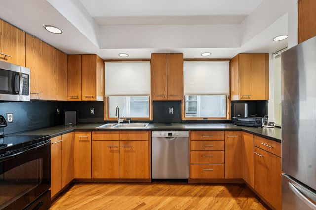 389 WOODLAWN AVE, Jc, West Bergen, NJ 07305