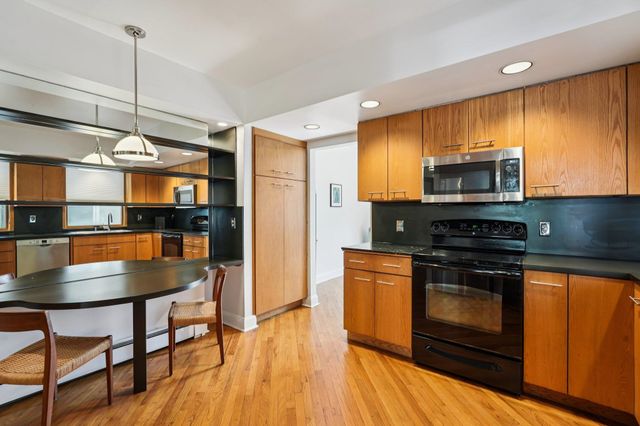 389 WOODLAWN AVE, Jc, West Bergen, NJ 07305