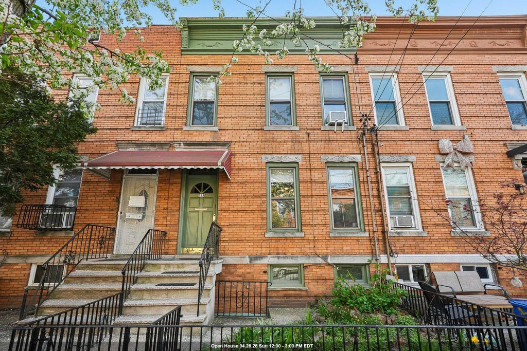 389 WOODLAWN AVE, Jc, West Bergen, NJ 07305