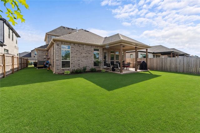 1407 W Brooks Place, Rogers, AR 72758