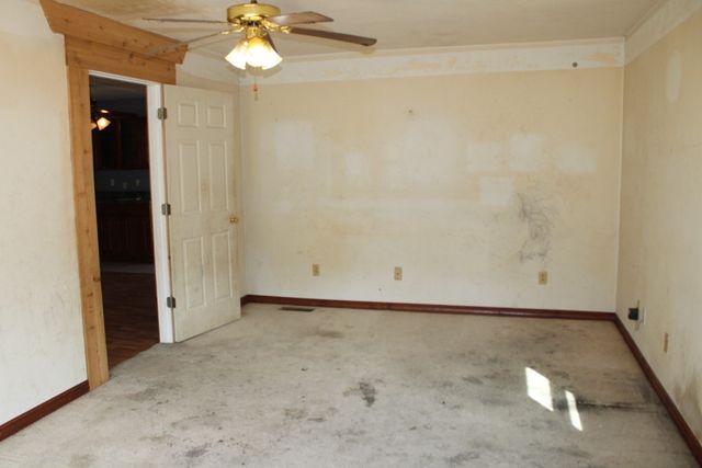 136 Locust Street, Lead Hill, AR 72644