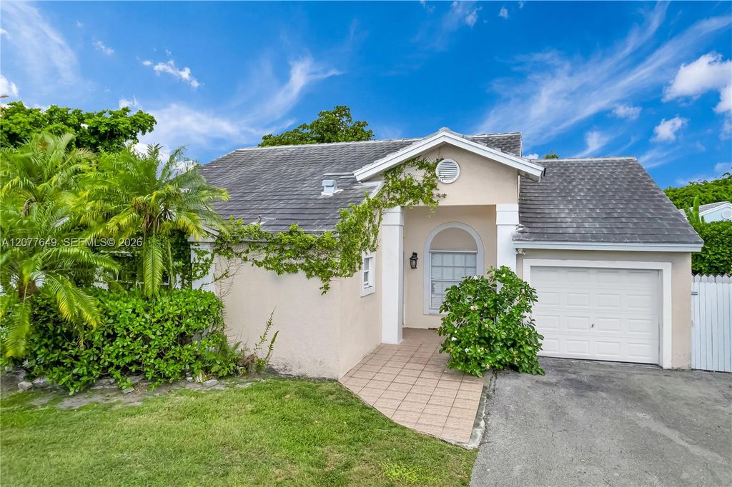 6352 SW 112th Place, Miami, FL 33173