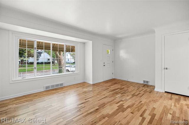 1602 Blackberry Lane, Flint, MI 48507