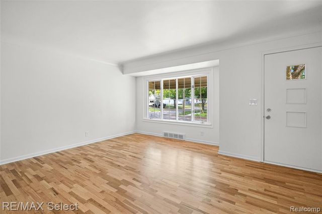 1602 Blackberry Lane, Flint, MI 48507