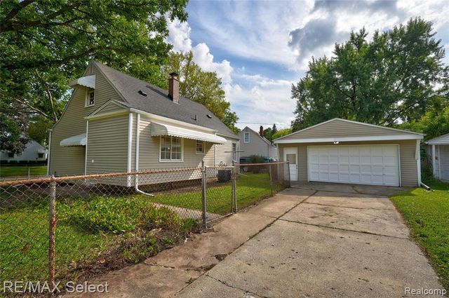 1602 Blackberry Lane, Flint, MI 48507