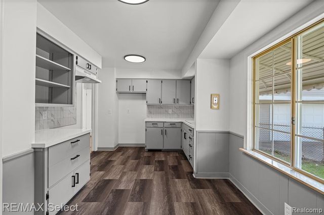 1602 Blackberry Lane, Flint, MI 48507