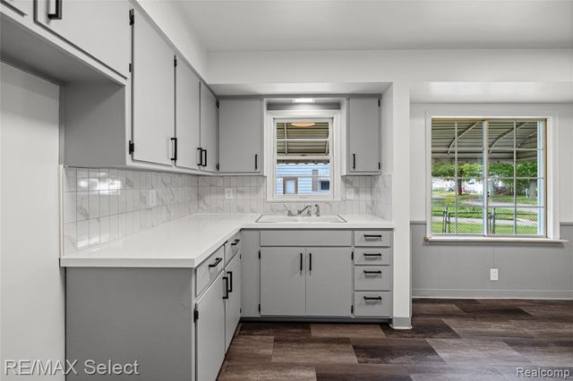 1602 Blackberry Lane, Flint, MI 48507