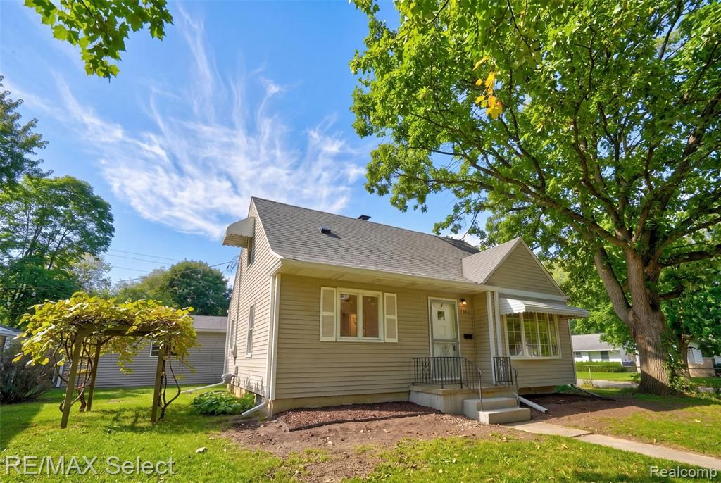 1602 Blackberry Lane, Flint, MI 48507