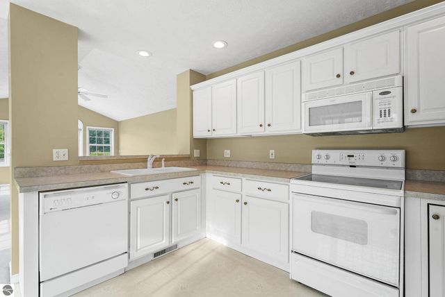 2911 E Crown Drive, Traverse City, MI 49684