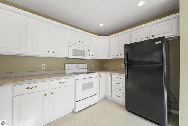 2911 E Crown Drive, Traverse City, MI 49684