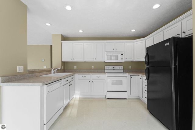 2911 E Crown Drive, Traverse City, MI 49684