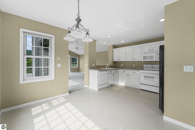 2911 E Crown Drive, Traverse City, MI 49684