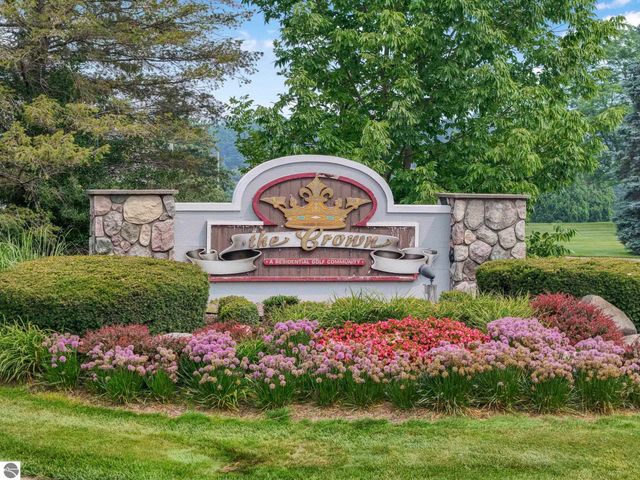 2911 E Crown Drive, Traverse City, MI 49684