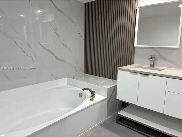 7050 NW 44th St 708, Lauderhill, FL 33319