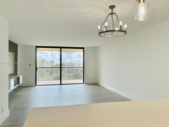 7050 NW 44th St 708, Lauderhill, FL 33319