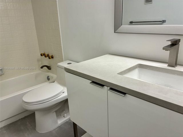 7050 NW 44th St 708, Lauderhill, FL 33319