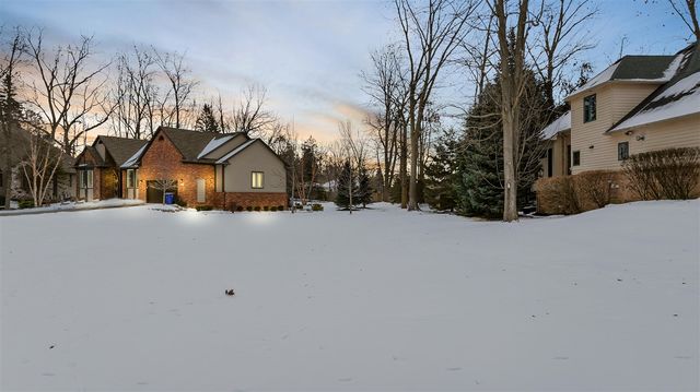 4275 Forest Valley Court Court, Waterford, MI 48328