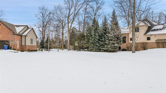 4275 Forest Valley Court Court, Waterford, MI 48328