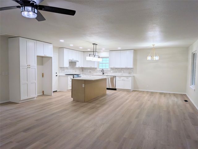 3341 S 143rd East Avenue E, Tulsa, OK 74134