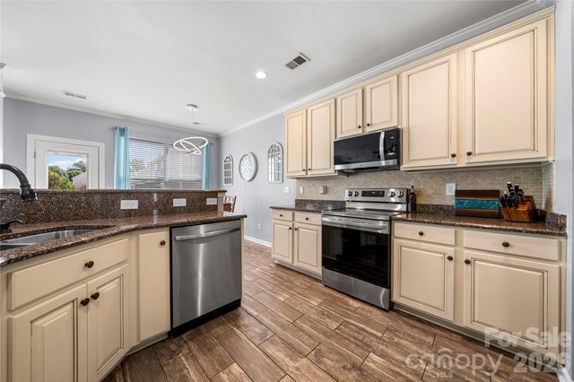 3304 Brackhill Street, Davidson, NC 28036