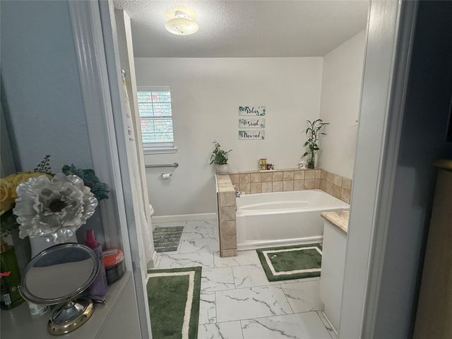 968 Red Town RD, Elgin, TX 78621