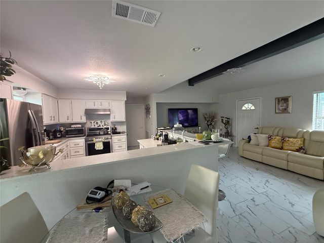 968 Red Town RD, Elgin, TX 78621