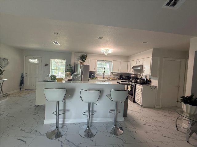 968 Red Town RD, Elgin, TX 78621