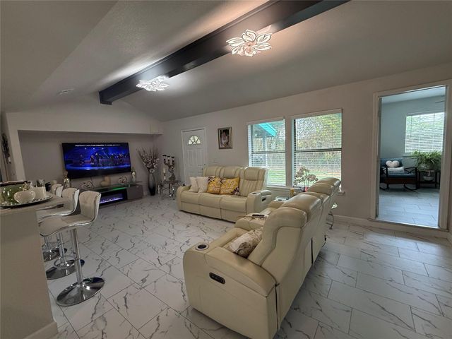 968 Red Town RD, Elgin, TX 78621