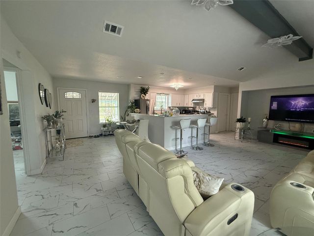 968 Red Town RD, Elgin, TX 78621