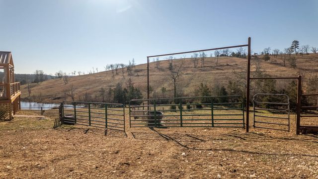 1986 County Road 504, Gainesville, MO 65655