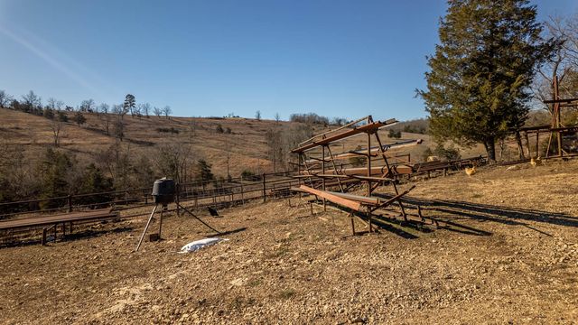 1986 County Road 504, Gainesville, MO 65655