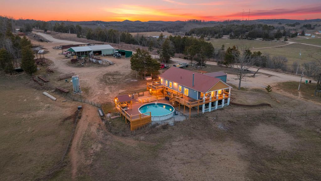 1986 County Road 504, Gainesville, MO 65655