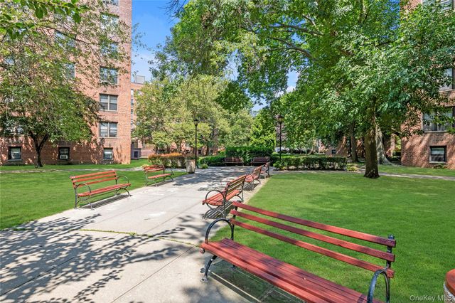 150-11 72nd Road 6E, Kew Garden Hills, NY 11367
